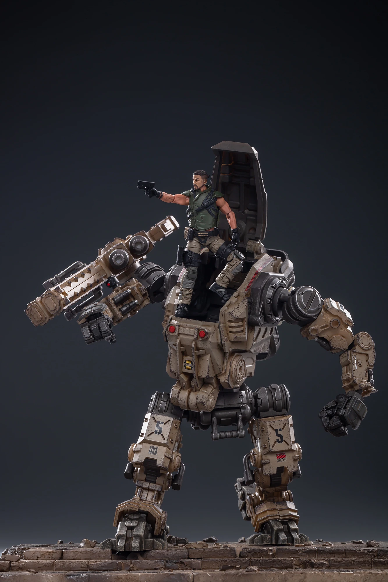 JoyToy Source Acid Rain 1/18 Freeman Machine Armor W/ Pilot Mechas & Soldiers Figure Set Desert Brown Version 4 JoyToy Source Acid Rain 1/18 Freeman Machine Armor W/ Pilot Mechas & Soldiers Figure Set Desert Brown Version - Image 2